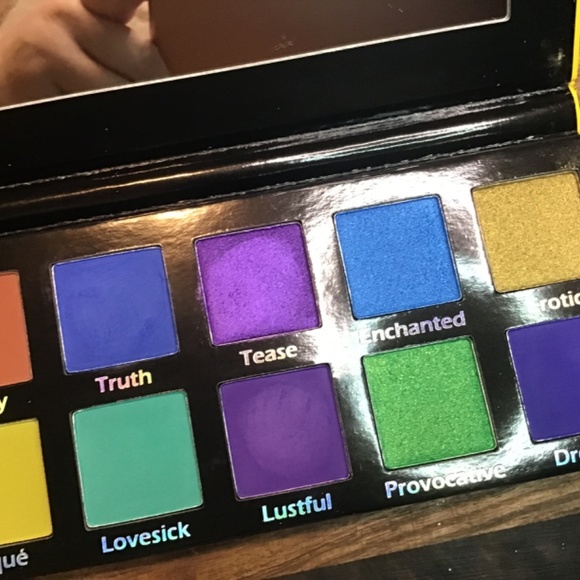 Pinky rose “exotic peacock eyeshadow pallet - Picture 4 of 8